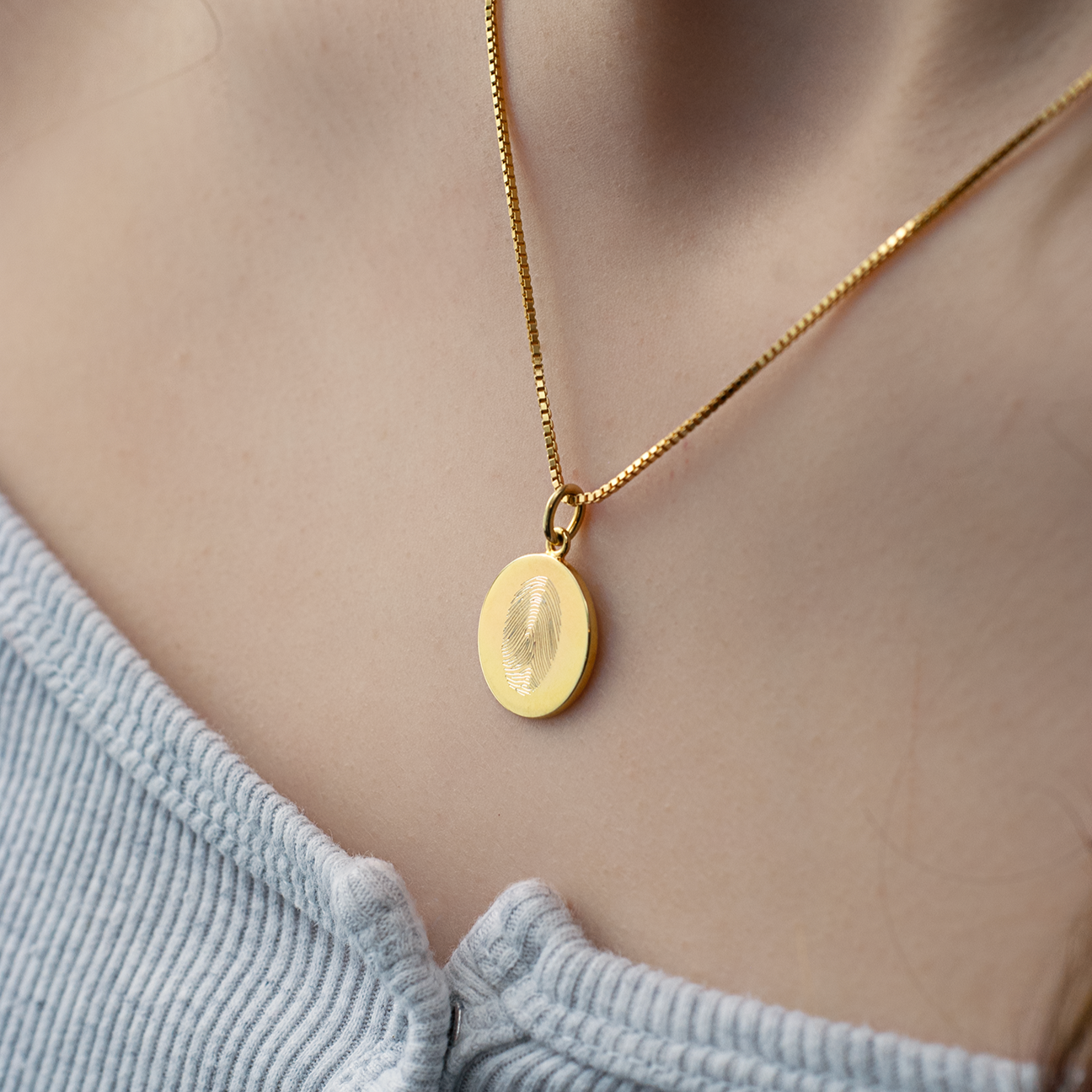 Gold Single Fingerprint Pendant | Box Link Chain